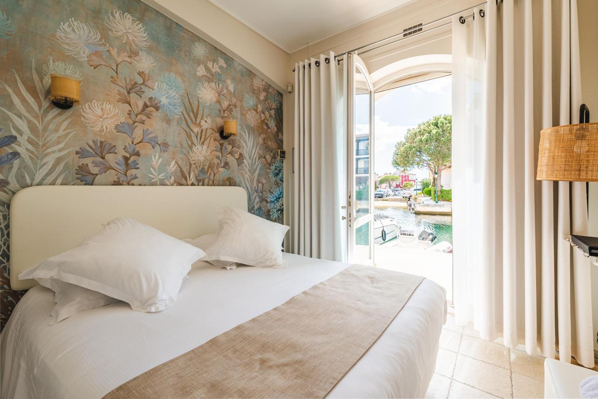 Le Suffren Hotel Grimaud Exterior photo